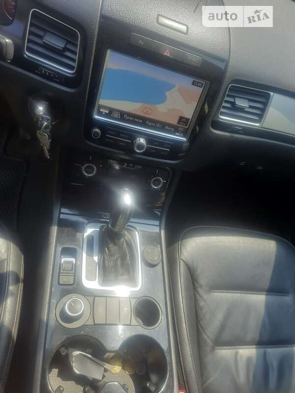 Позашляховик / Кросовер Volkswagen Touareg 2012 в 