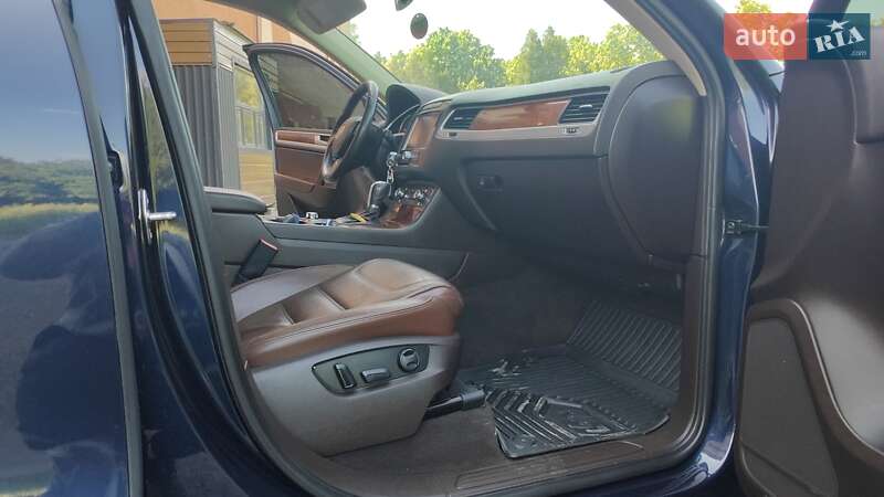 Внедорожник / Кроссовер Volkswagen Touareg 2012 в Ивано-Франковске