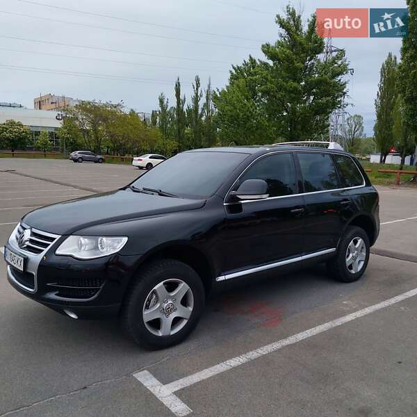Позашляховик / Кросовер Volkswagen Touareg 2008 в Києві