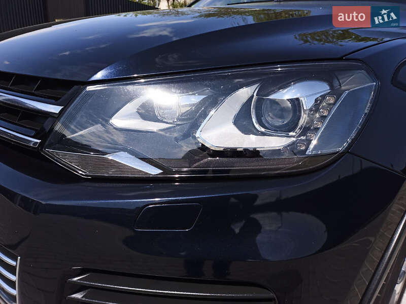 Позашляховик / Кросовер Volkswagen Touareg 2014 в Рівному
