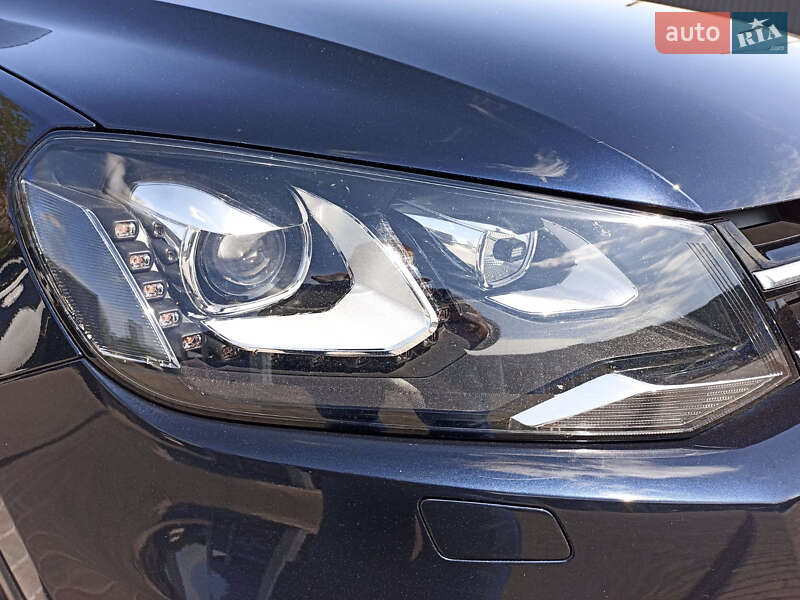 Позашляховик / Кросовер Volkswagen Touareg 2014 в Рівному