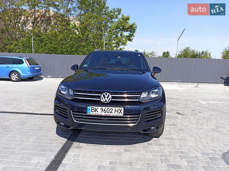 Позашляховик / Кросовер Volkswagen Touareg 2014 в Рівному