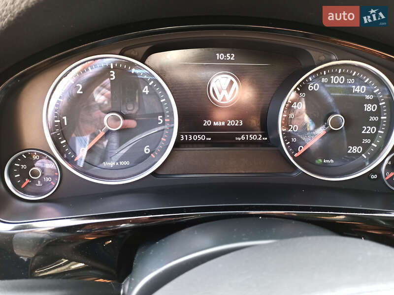 Позашляховик / Кросовер Volkswagen Touareg 2014 в Рівному