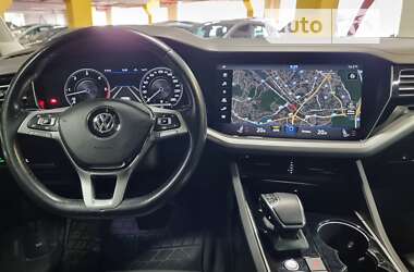 Внедорожник / Кроссовер Volkswagen Touareg 2019 в Киеве