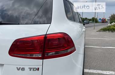 Позашляховик / Кросовер Volkswagen Touareg 2012 в 