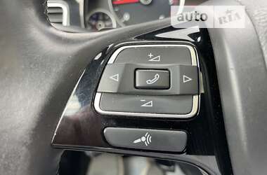 Позашляховик / Кросовер Volkswagen Touareg 2012 в 