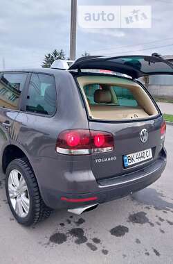 Позашляховик / Кросовер Volkswagen Touareg 2008 в Рівному