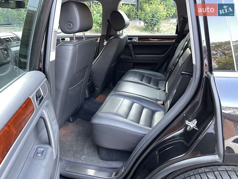 Позашляховик / Кросовер Volkswagen Touareg 2006 в Києві