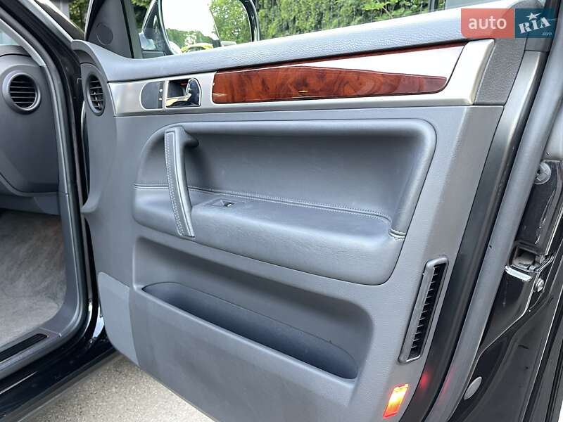 Позашляховик / Кросовер Volkswagen Touareg 2006 в Києві