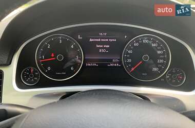 Внедорожник / Кроссовер Volkswagen Touareg 2011 в 