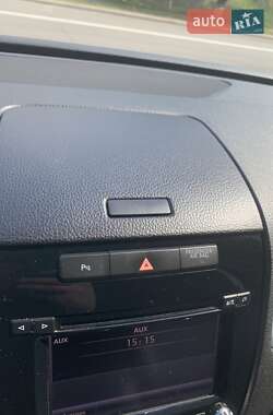 Внедорожник / Кроссовер Volkswagen Touareg 2011 в 