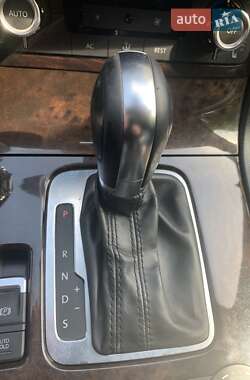 Внедорожник / Кроссовер Volkswagen Touareg 2011 в 
