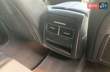 Внедорожник / Кроссовер Volkswagen Touareg 2011 в 