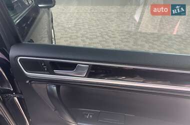 Внедорожник / Кроссовер Volkswagen Touareg 2011 в 