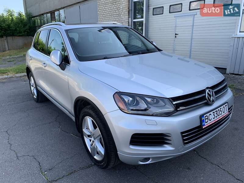 Внедорожник / Кроссовер Volkswagen Touareg 2014 в Лозовой