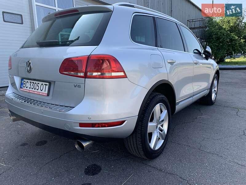 Внедорожник / Кроссовер Volkswagen Touareg 2014 в Лозовой