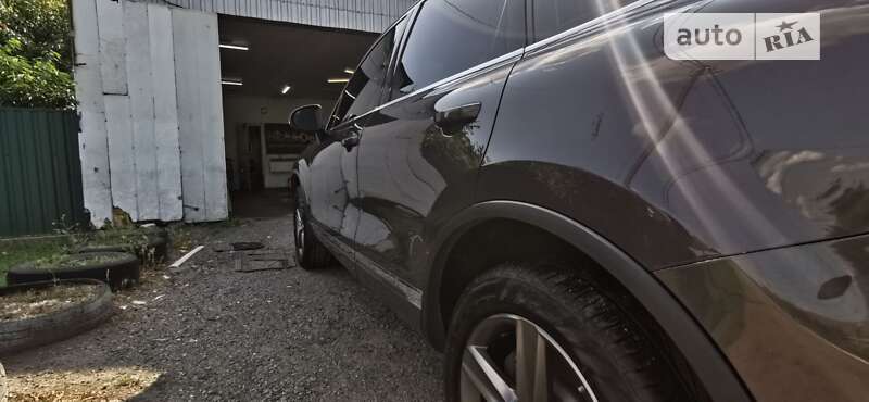 Внедорожник / Кроссовер Volkswagen Touareg 2012 в Днепре