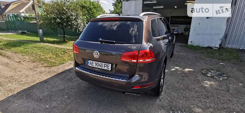Внедорожник / Кроссовер Volkswagen Touareg 2012 в Днепре