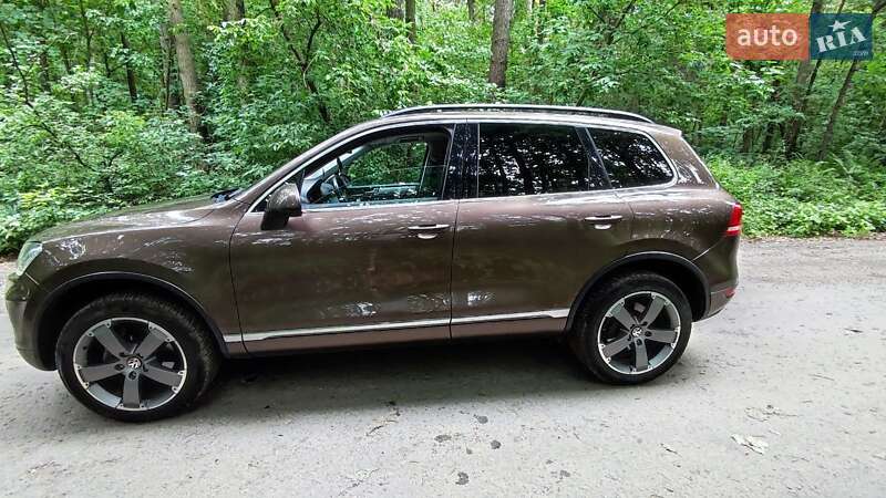 Внедорожник / Кроссовер Volkswagen Touareg 2011 в Луцке