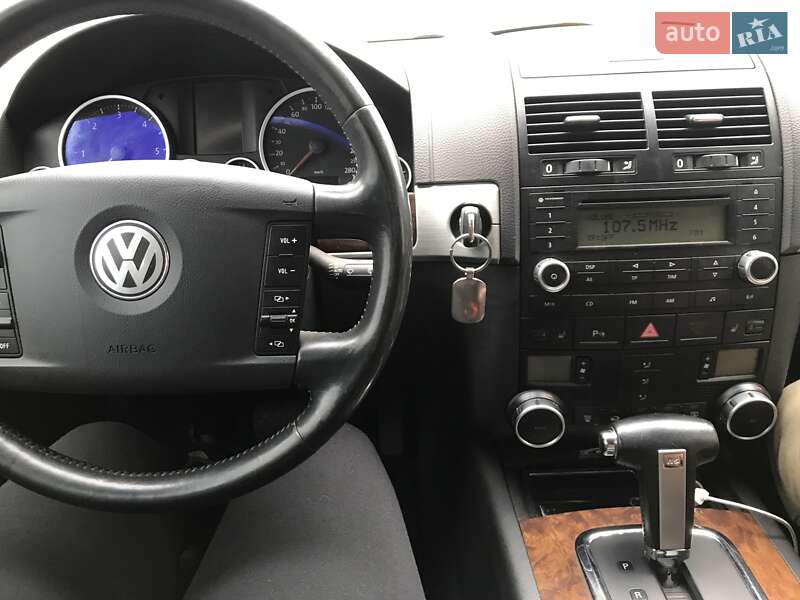 Внедорожник / Кроссовер Volkswagen Touareg 2007 в Днепре