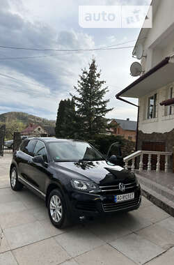 Внедорожник / Кроссовер Volkswagen Touareg 2011 в Хусте