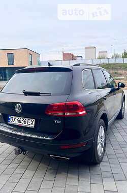 Внедорожник / Кроссовер Volkswagen Touareg 2014 в Хмельницком