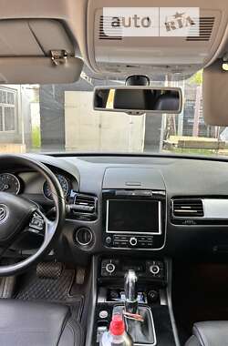 Внедорожник / Кроссовер Volkswagen Touareg 2013 в Днепре