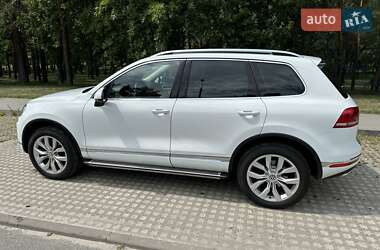 Позашляховик / Кросовер Volkswagen Touareg 2014 в Києві