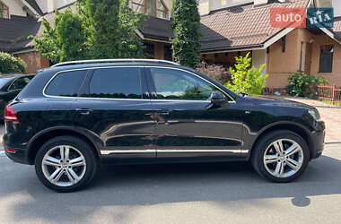 Внедорожник / Кроссовер Volkswagen Touareg 2014 в Киеве