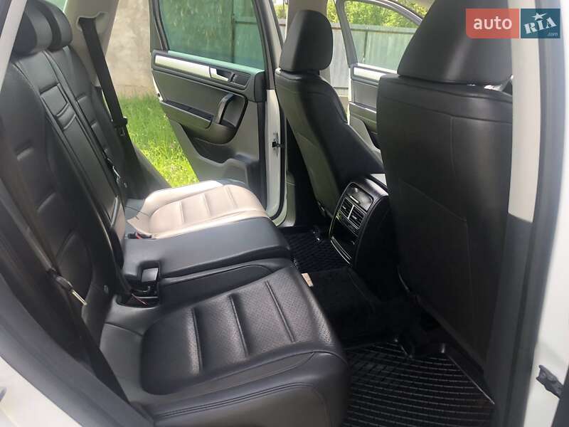 Внедорожник / Кроссовер Volkswagen Touareg 2013 в Коломые