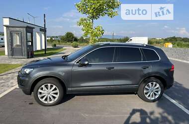 Позашляховик / Кросовер Volkswagen Touareg 2012 в Тячеві