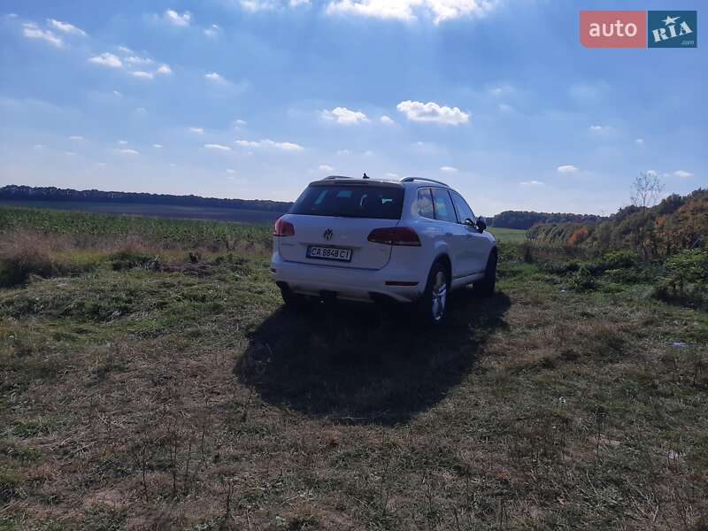 Внедорожник / Кроссовер Volkswagen Touareg 2012 в Умани