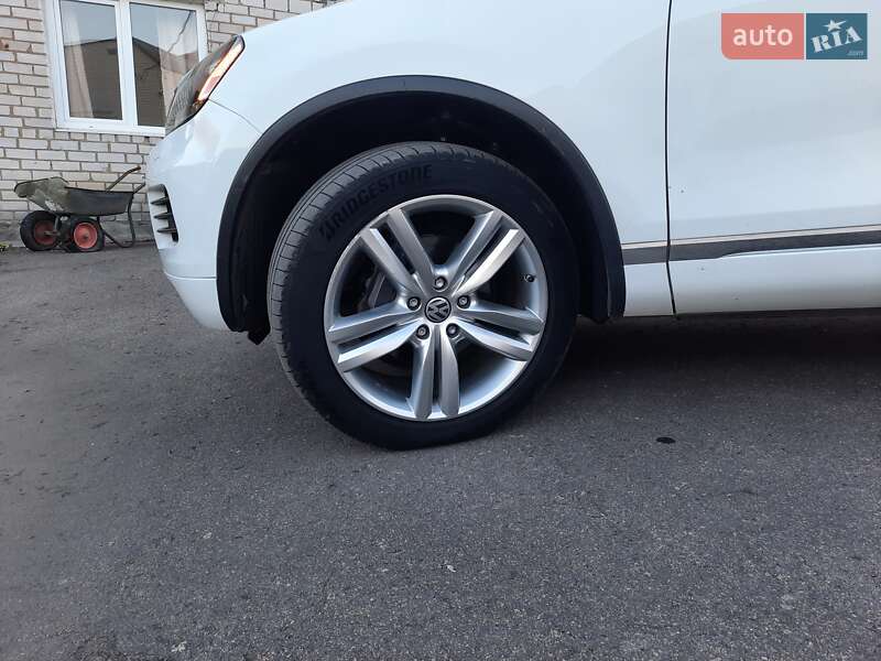 Внедорожник / Кроссовер Volkswagen Touareg 2012 в Умани