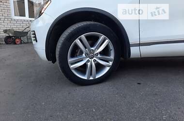 Позашляховик / Кросовер Volkswagen Touareg 2012 в Умані