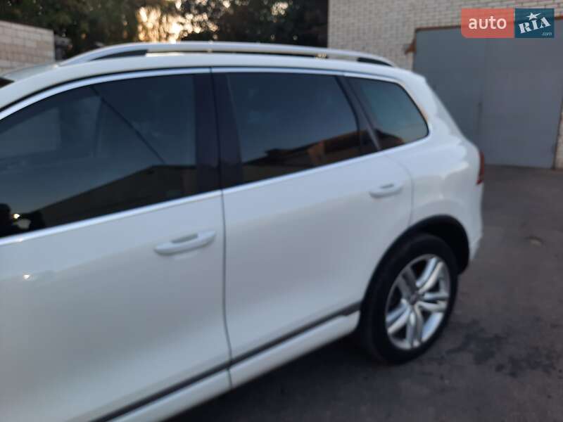 Внедорожник / Кроссовер Volkswagen Touareg 2012 в Умани