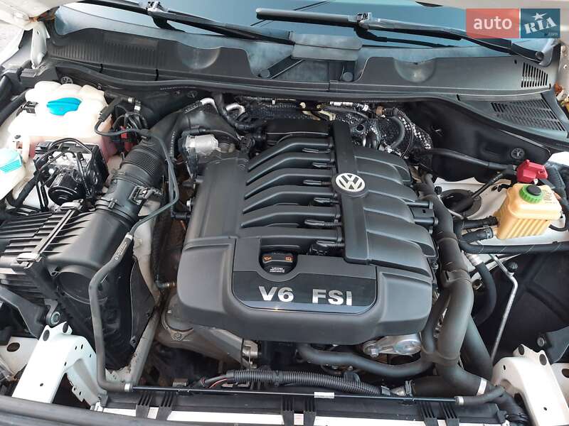 Внедорожник / Кроссовер Volkswagen Touareg 2012 в Умани