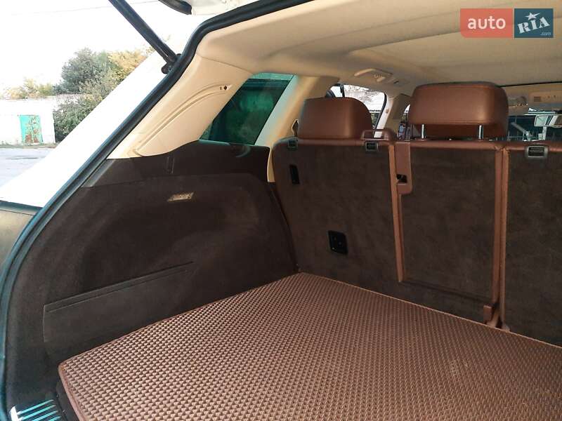 Внедорожник / Кроссовер Volkswagen Touareg 2012 в Умани