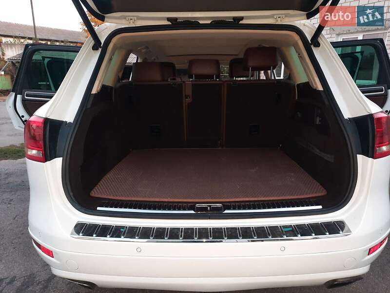 Внедорожник / Кроссовер Volkswagen Touareg 2012 в Умани