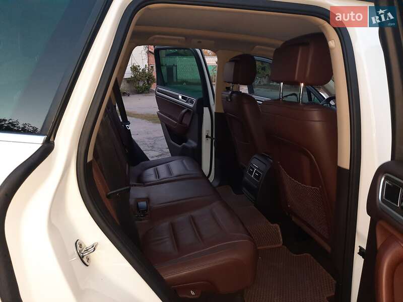 Внедорожник / Кроссовер Volkswagen Touareg 2012 в Умани