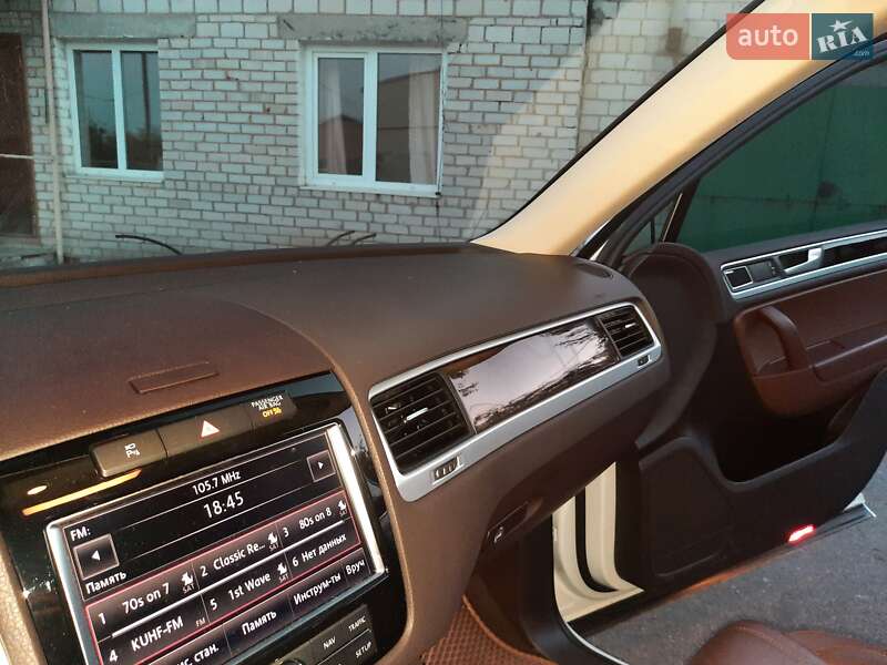 Внедорожник / Кроссовер Volkswagen Touareg 2012 в Умани