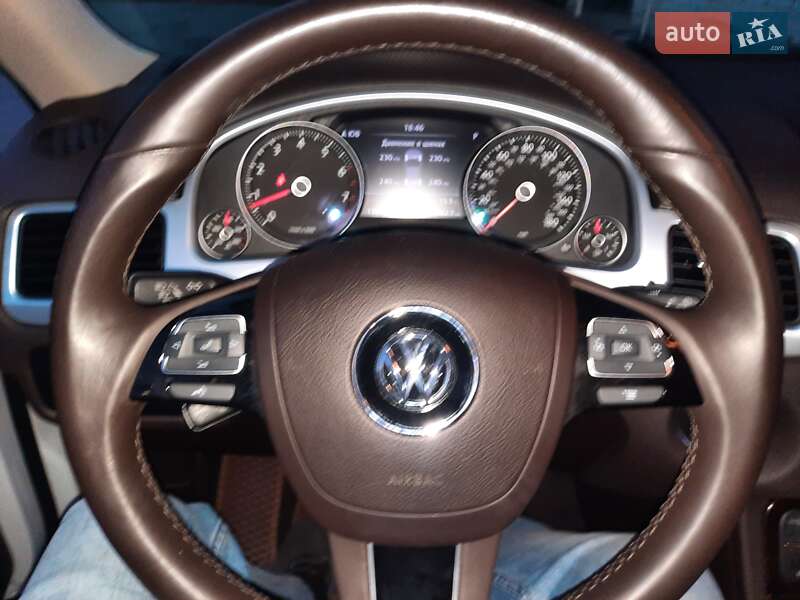 Внедорожник / Кроссовер Volkswagen Touareg 2012 в Умани