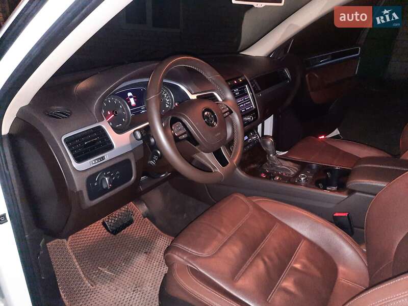 Внедорожник / Кроссовер Volkswagen Touareg 2012 в Умани
