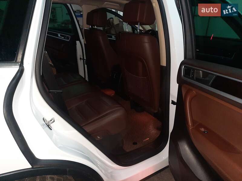 Внедорожник / Кроссовер Volkswagen Touareg 2012 в Умани