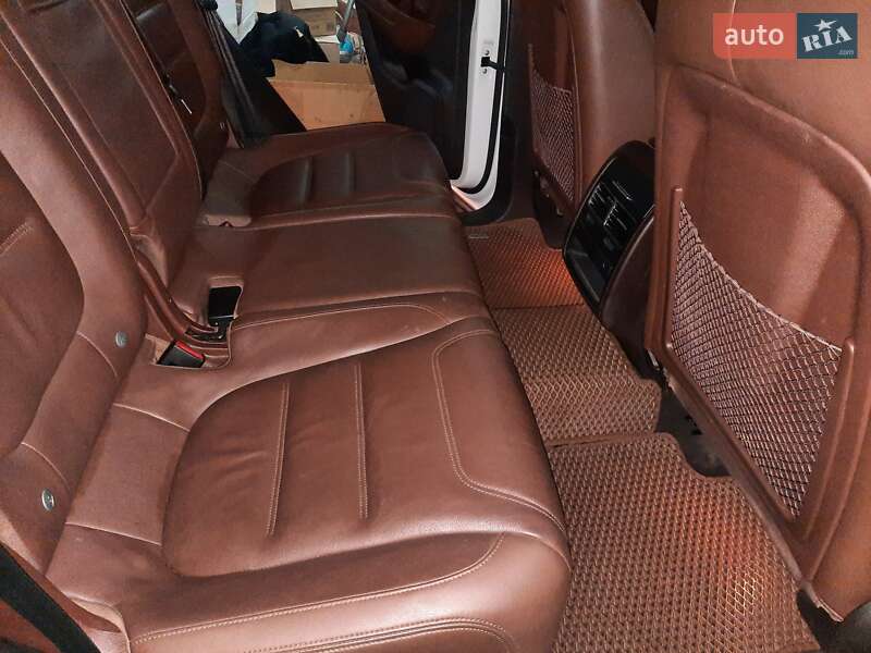 Внедорожник / Кроссовер Volkswagen Touareg 2012 в Умани