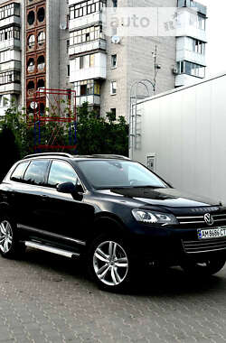 Внедорожник / Кроссовер Volkswagen Touareg 2011 в Житомире