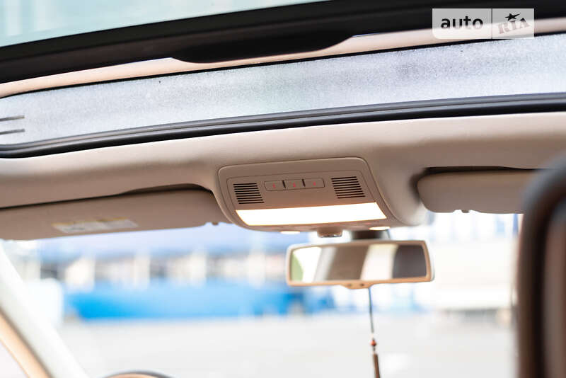 Внедорожник / Кроссовер Volkswagen Touareg 2011 в Ровно