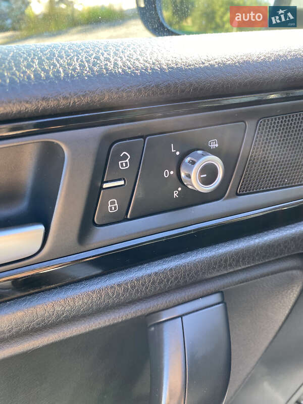 Внедорожник / Кроссовер Volkswagen Touareg 2010 в Тлумаче