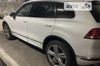 Внедорожник / Кроссовер Volkswagen Touareg 2015 в 