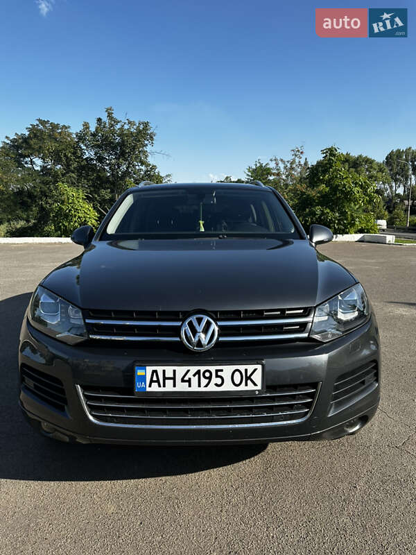 Внедорожник / Кроссовер Volkswagen Touareg 2014 в Константиновке
