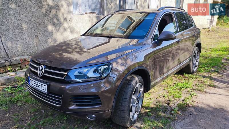 Внедорожник / Кроссовер Volkswagen Touareg 2011 в Луцке